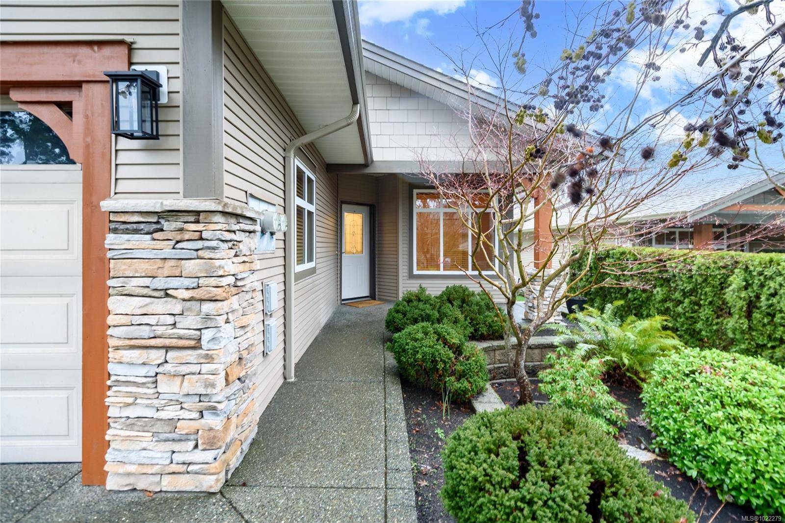 Comox, BC V9M 4J2,2300 Murrelet Dr #5