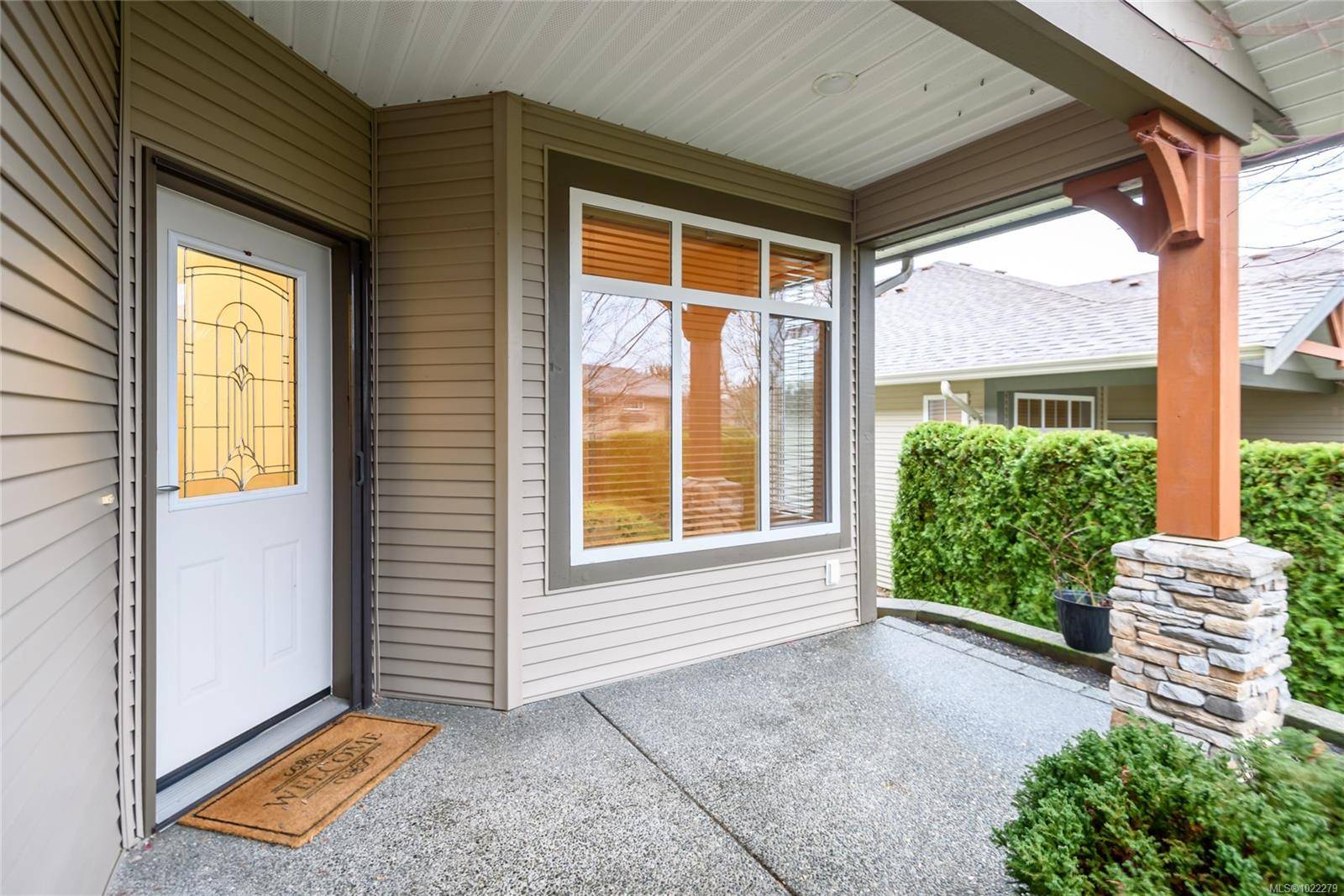 Comox, BC V9M 4J2,2300 Murrelet Dr #5