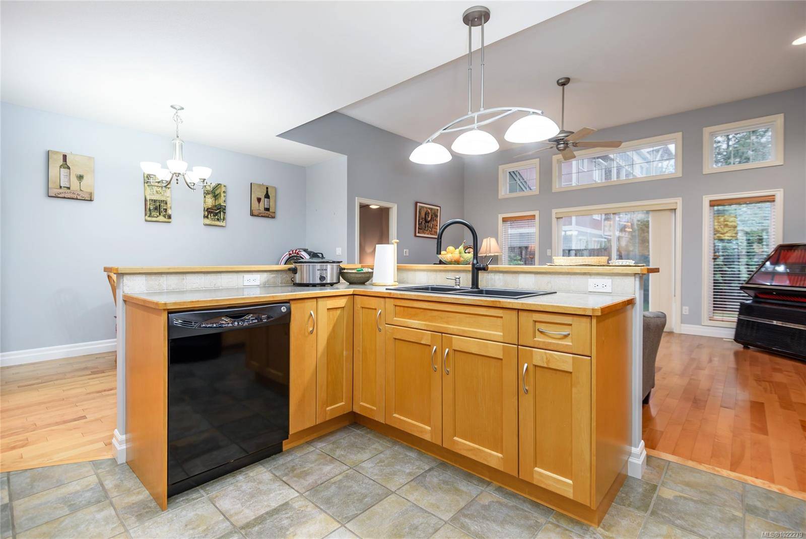 Comox, BC V9M 4J2,2300 Murrelet Dr #5