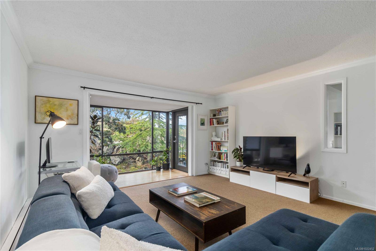 Victoria, BC V8S 3J6,1433 Faircliff Lane #410