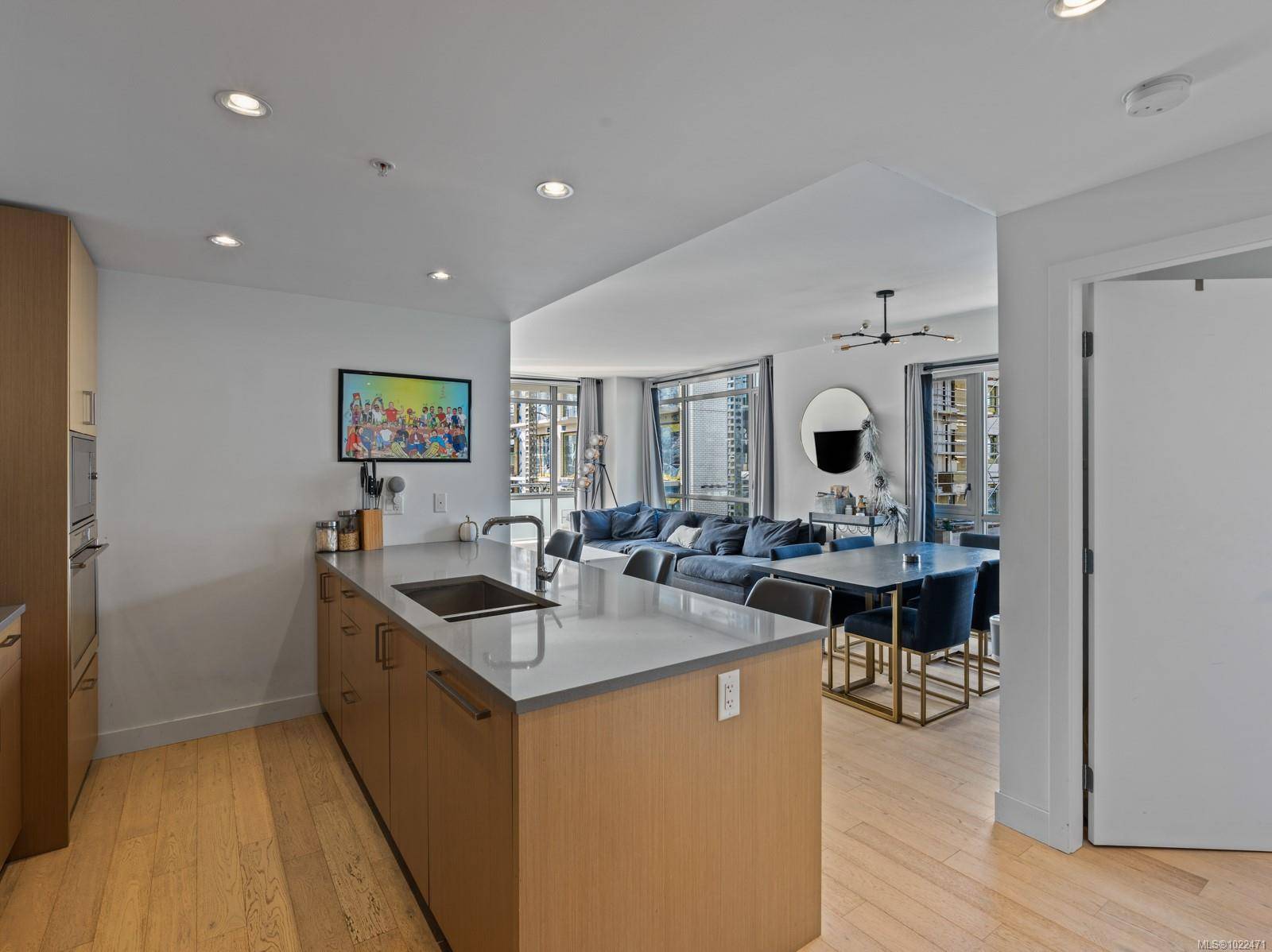 Victoria, BC V8W 1E4,838 Broughton St #502