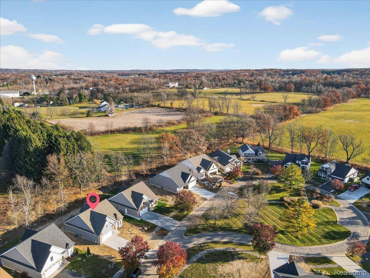 Davisburg, MI 48350,7460 Village CT