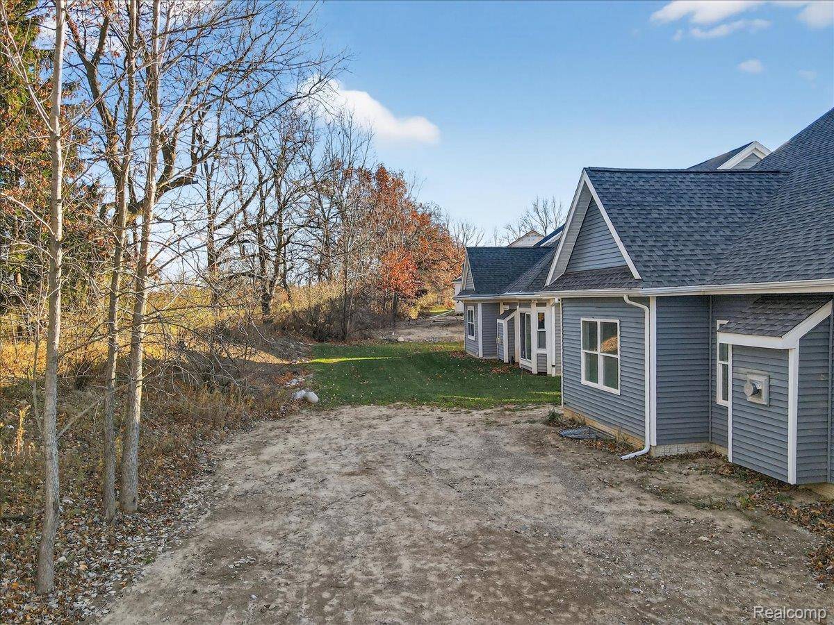 Davisburg, MI 48350,7460 Village CT