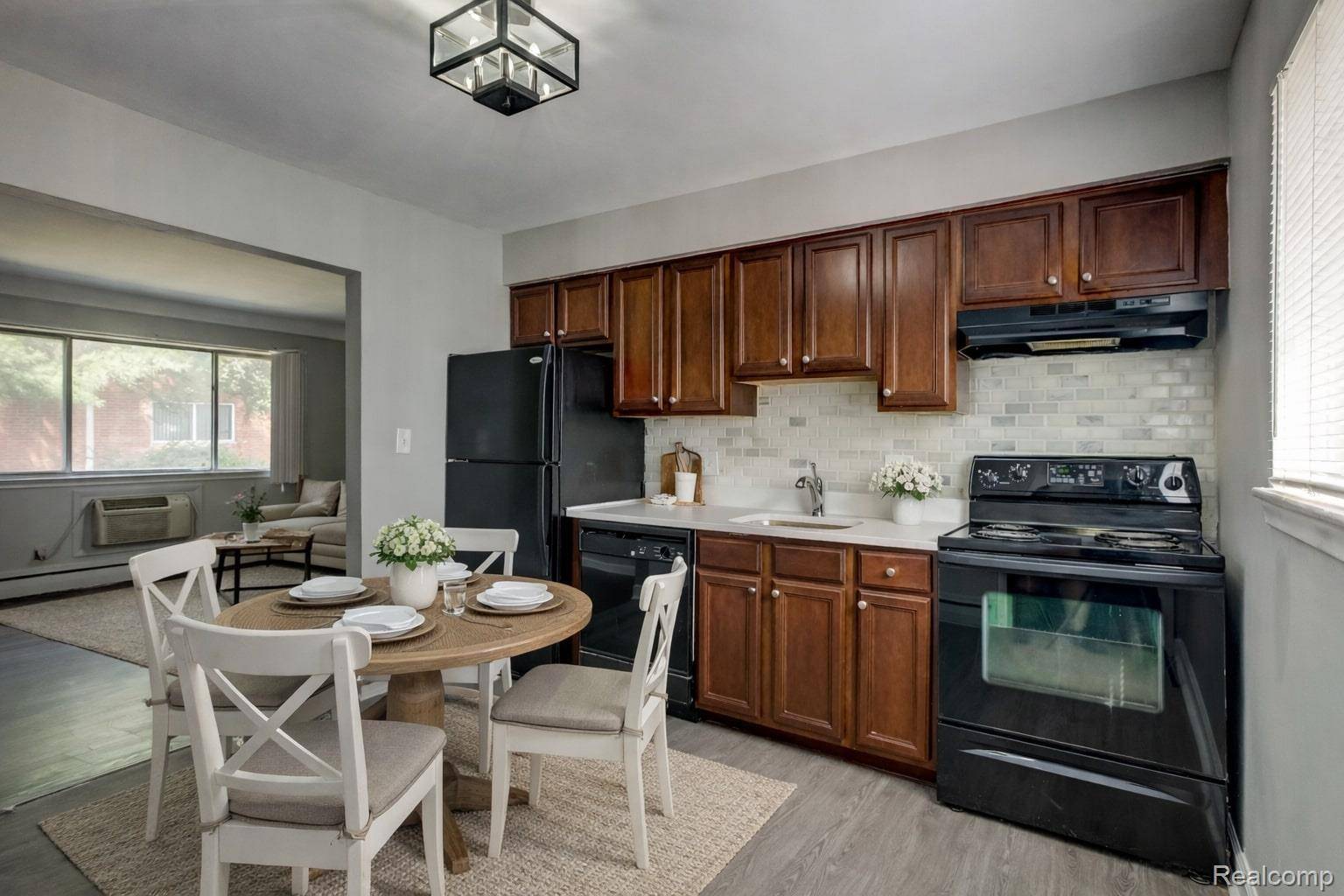 Clawson, MI 48017,629 W Maple RD #13