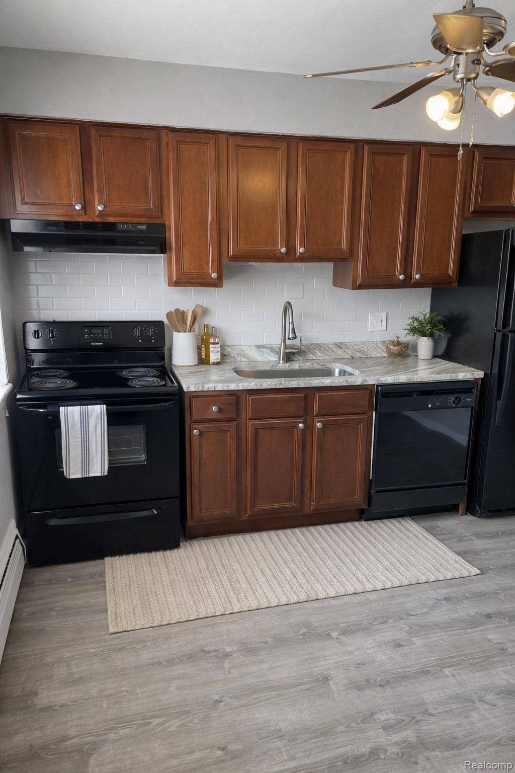 Clawson, MI 48017,629 W Maple RD #Unit 15