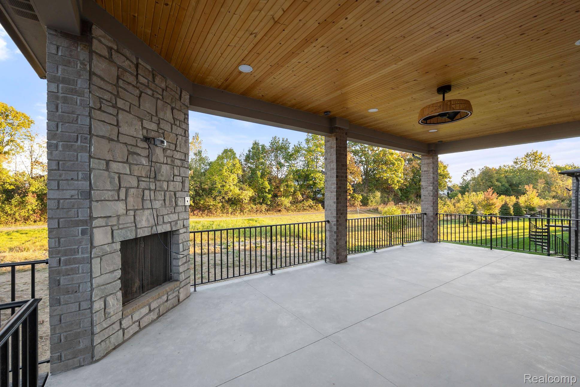 Shelby Twp, MI 48316,2455 Buckthorn DR