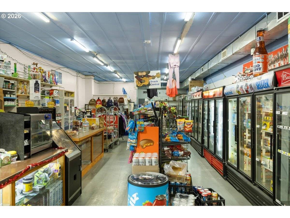 Glendale, OR 97442,332 PACIFIC AVE