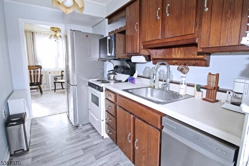 Dover Town, NJ 07801,126 Baker St