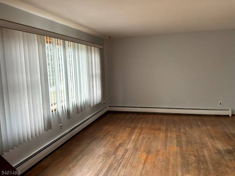 Edison Twp., NJ 08820,8 Montclair Ave