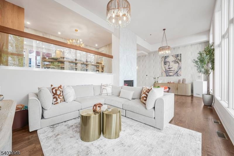 Edgewater Boro, NJ 07020,9 Vela Way