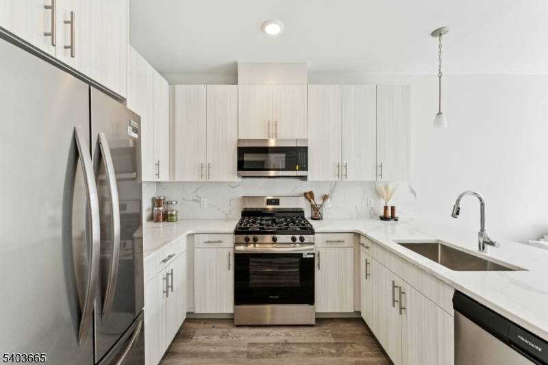 Roselle Park Boro, NJ 07204,140 W Webster Ave #124