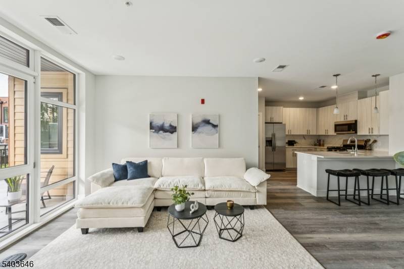 Roselle Park Boro, NJ 07204,140 W Webster Ave #101