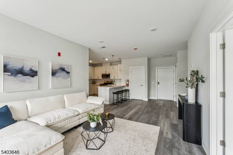 Roselle Park Boro, NJ 07204,140 W Webster Ave #101