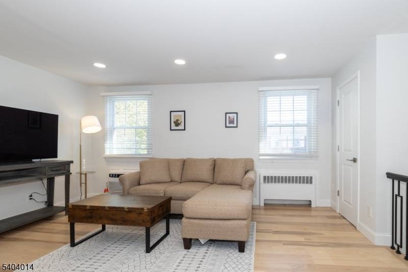 Springfield Twp., NJ 07081,445 Morris Ave