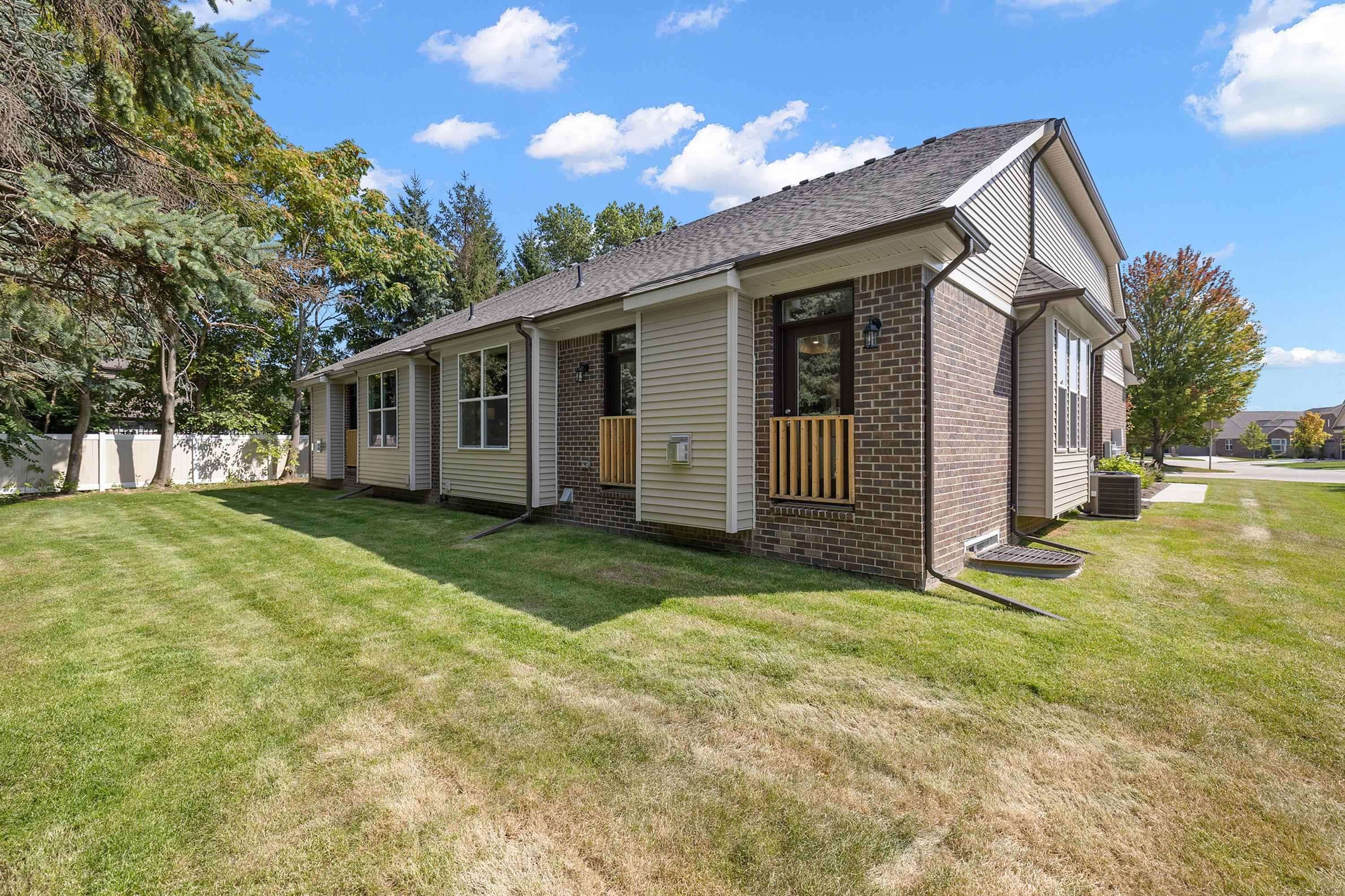 Clinton Township, MI 48036,40699 Azalea DR