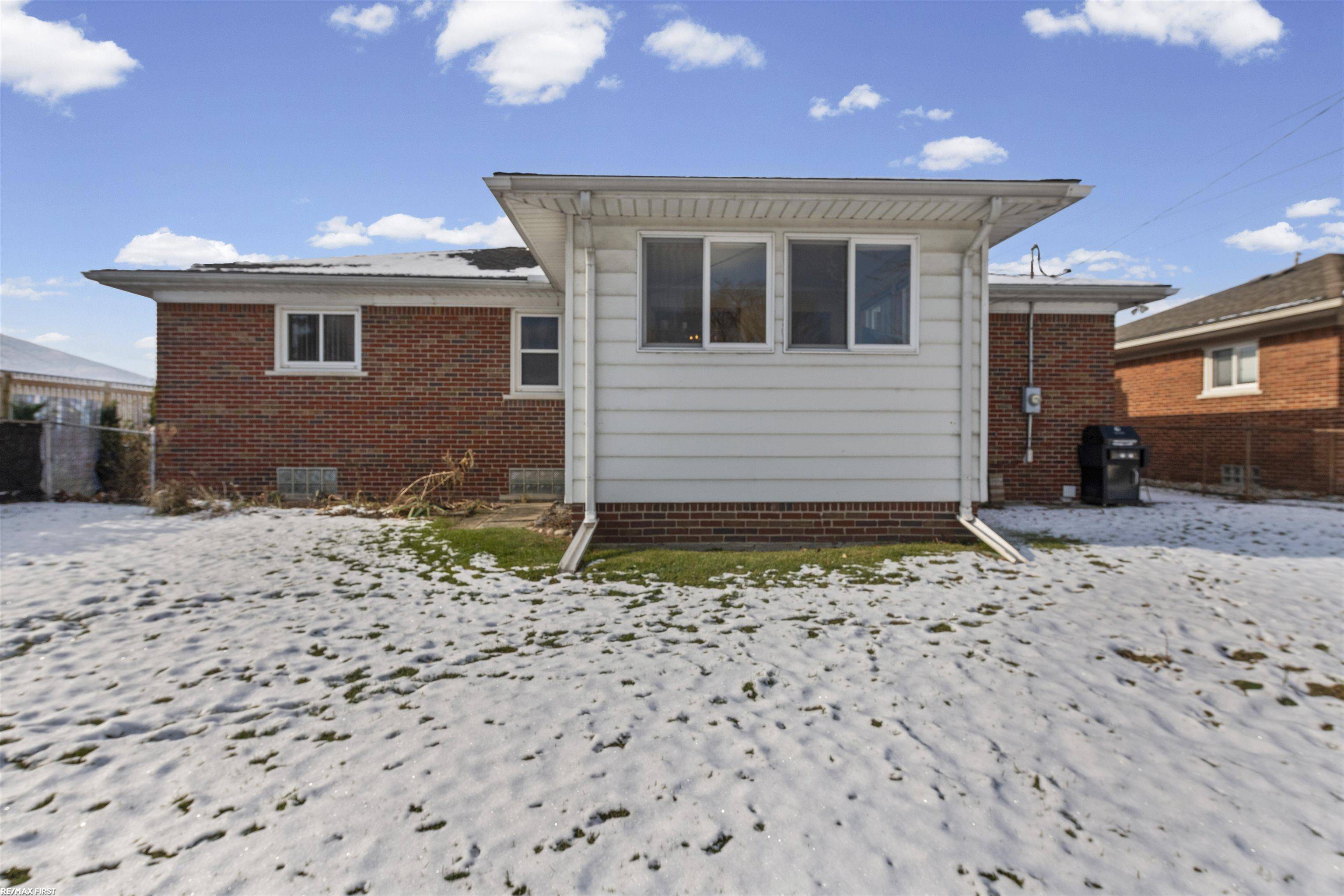 Saint Clair Shores, MI 48081,28506 Kimberly LN