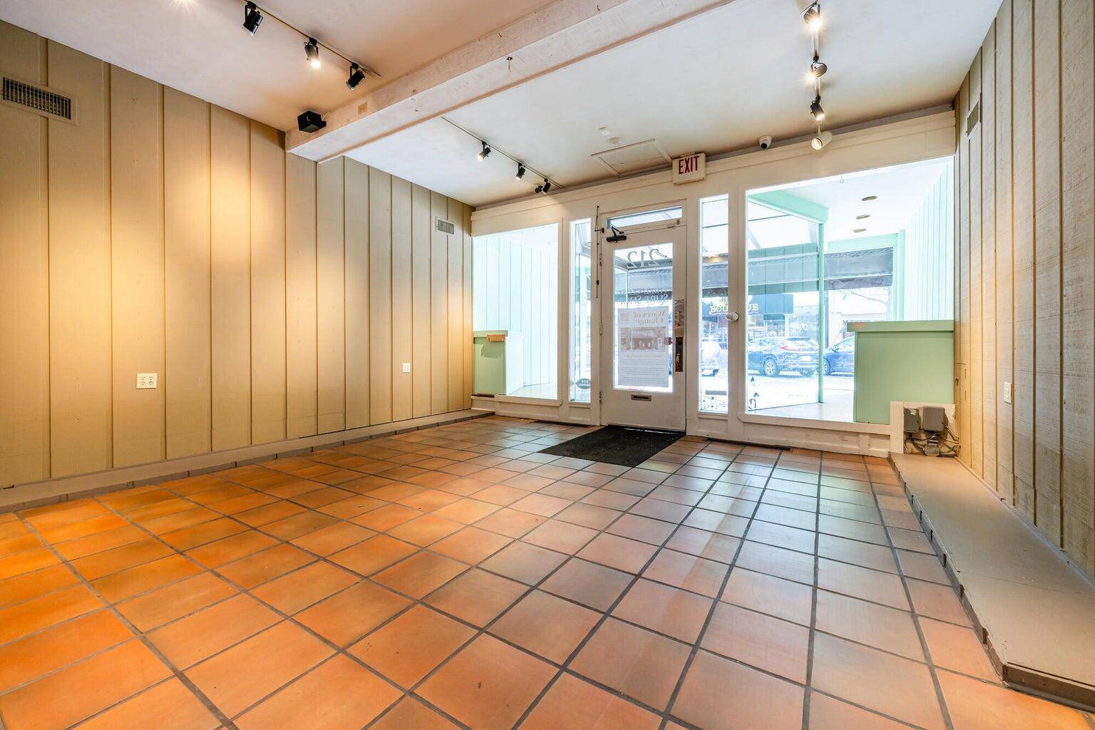 St. Joseph, MI 49085,212 State ST