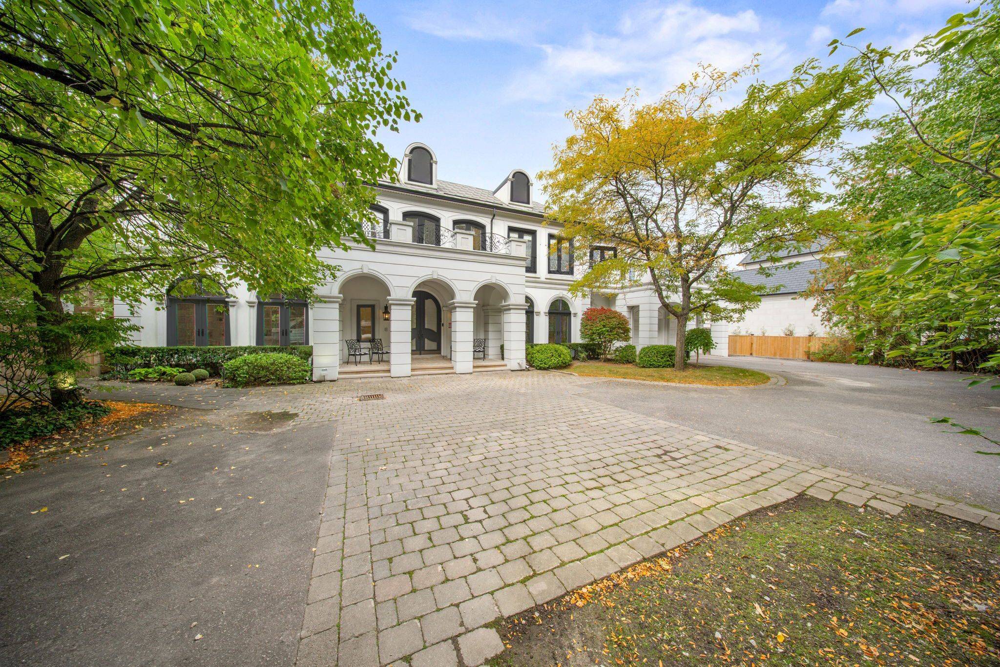 Toronto C07, ON M3H 1E3,180 Sandringham DR