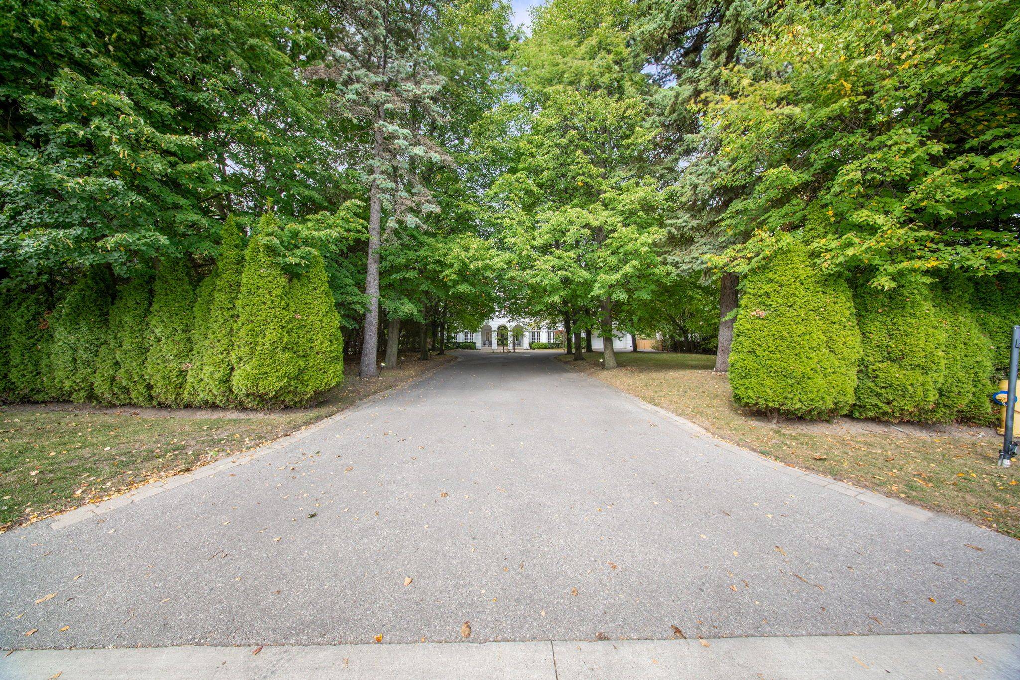 Toronto C07, ON M3H 1E3,180 Sandringham DR