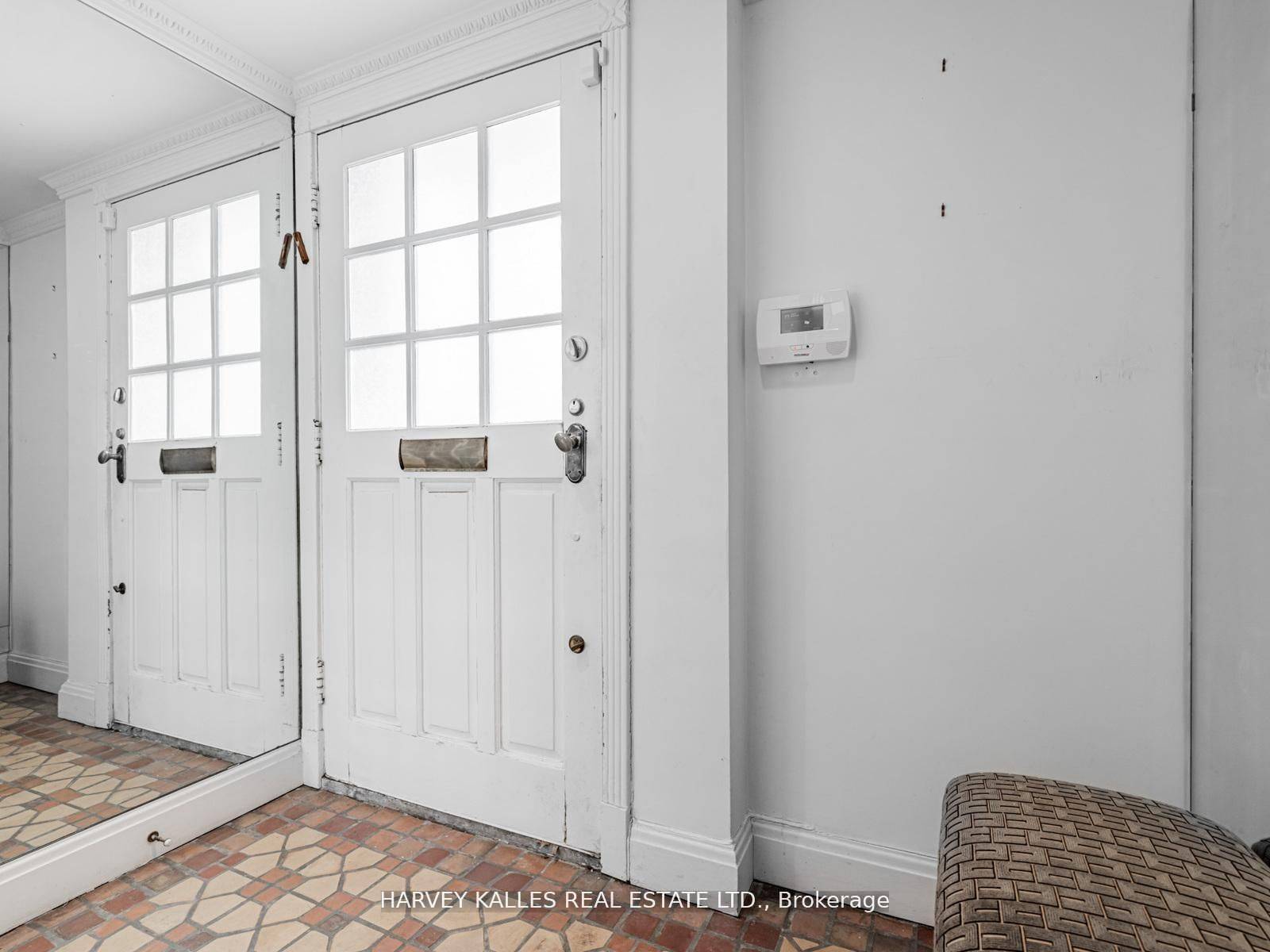 Toronto C03, ON M5P 1W4,2 Silverwood AVE