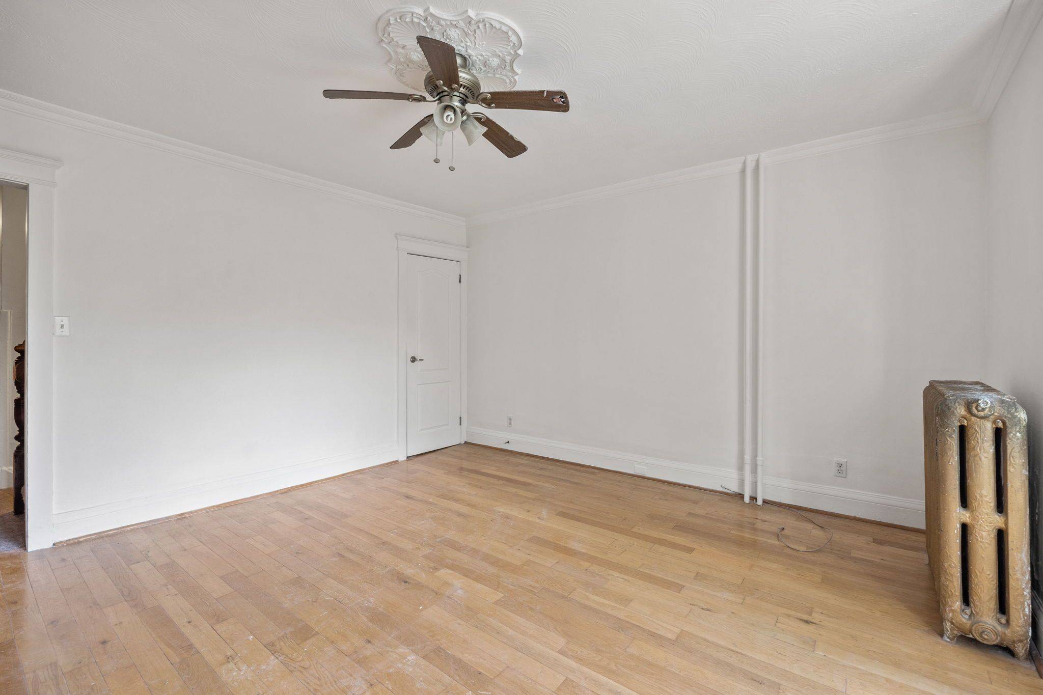 Toronto C02, ON M5R 3G4,937 Bathurst ST