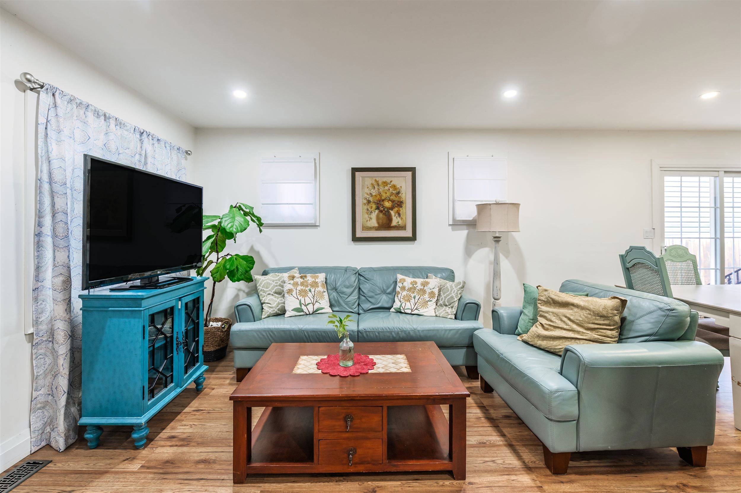 Whitby, ON L1N 4A1,829 Athol ST