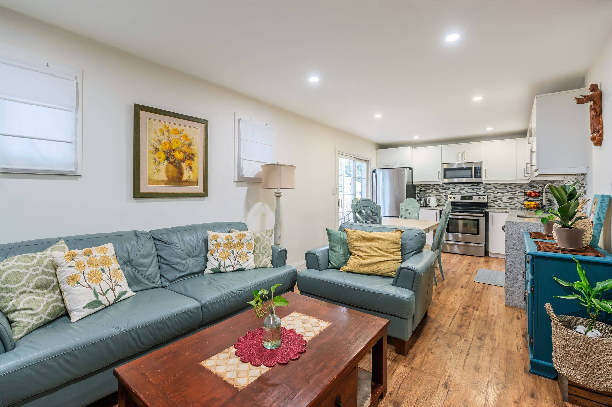 Whitby, ON L1N 4A1,829 Athol ST