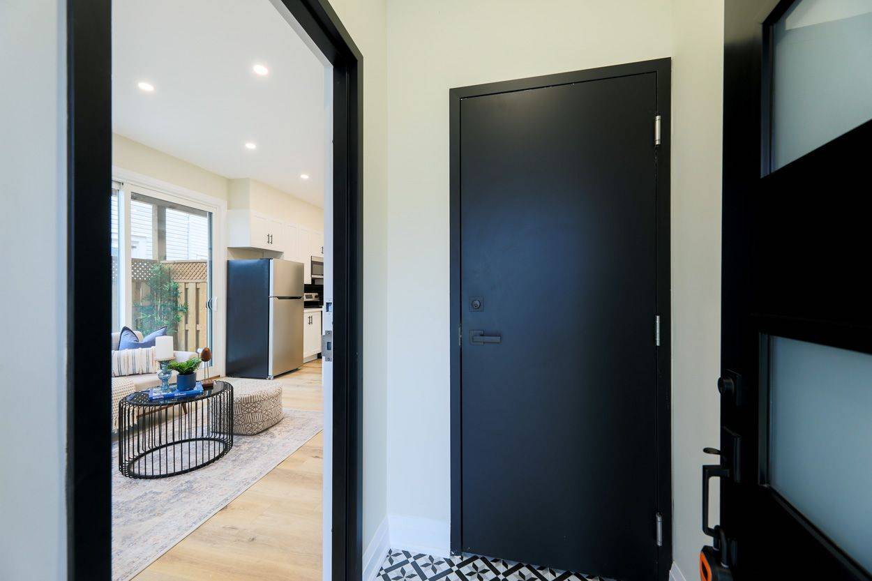 Toronto E02, ON M4C 5E3,6 Luttrell AVE #Main Floor