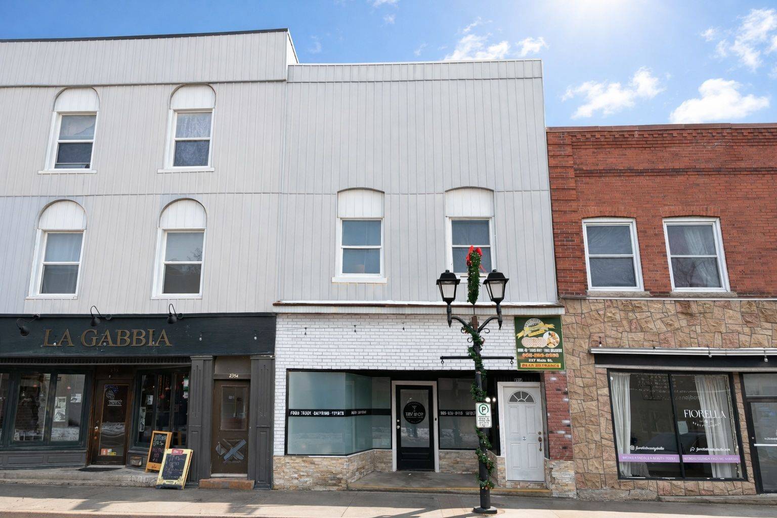 Newmarket, ON L3Y 3Z4,237 Main ST S #C1