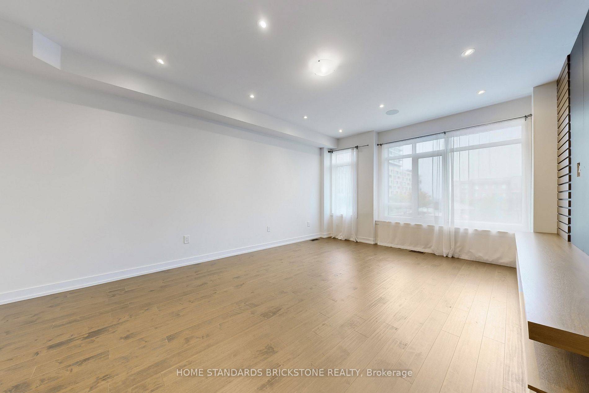 Vaughan, ON L6A 4Z2,215 Salterton CIR