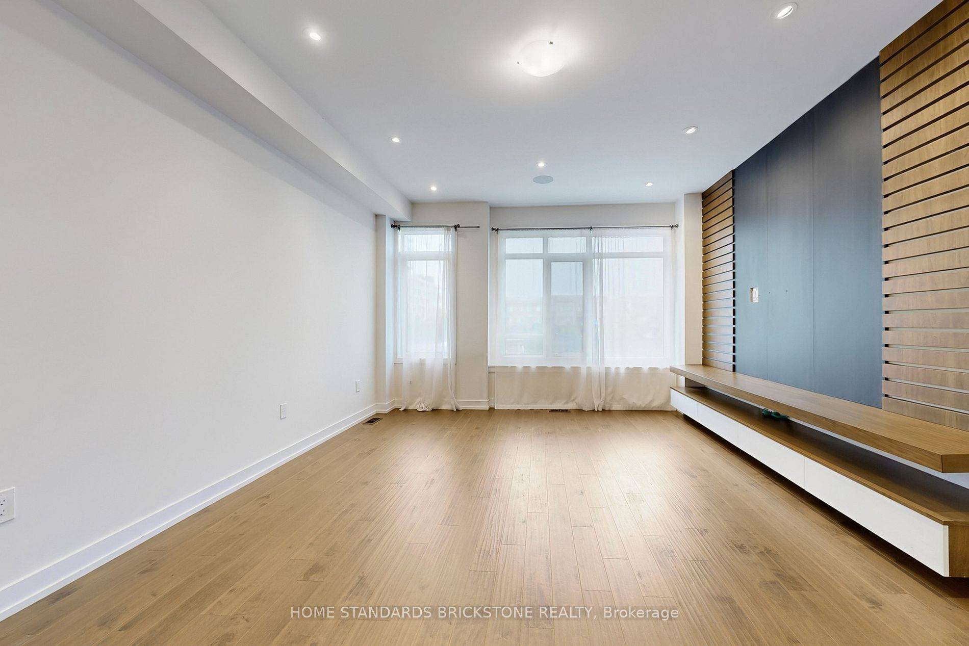 Vaughan, ON L6A 4Z2,215 Salterton CIR