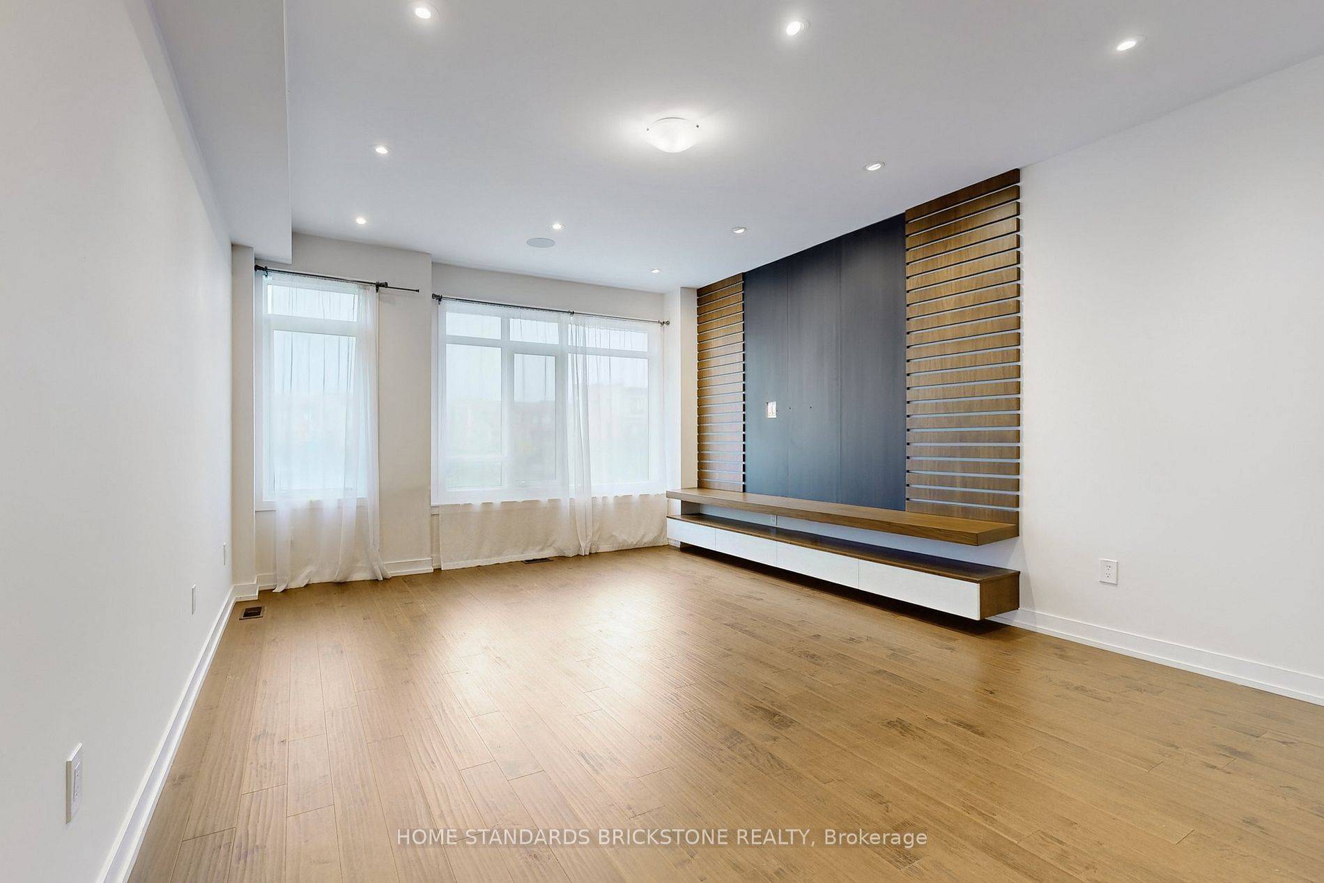 Vaughan, ON L6A 4Z2,215 Salterton CIR