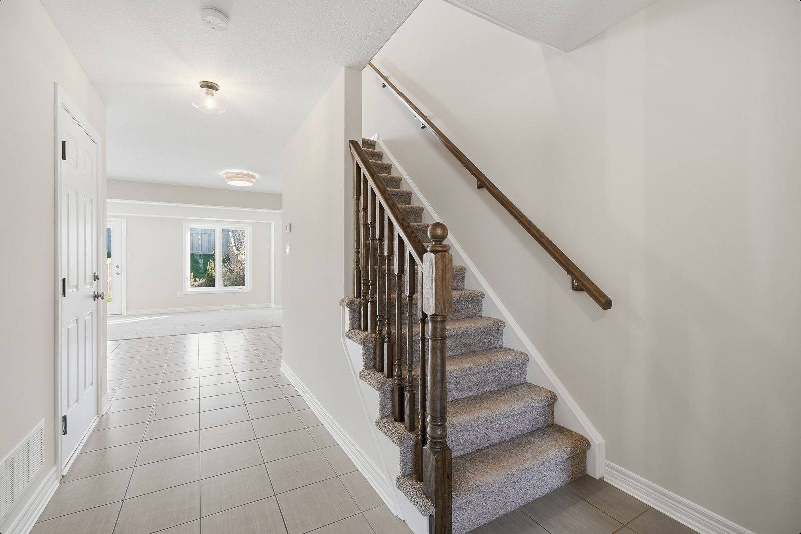 New Tecumseth, ON L9R 1M4,183 Hutchinson DR