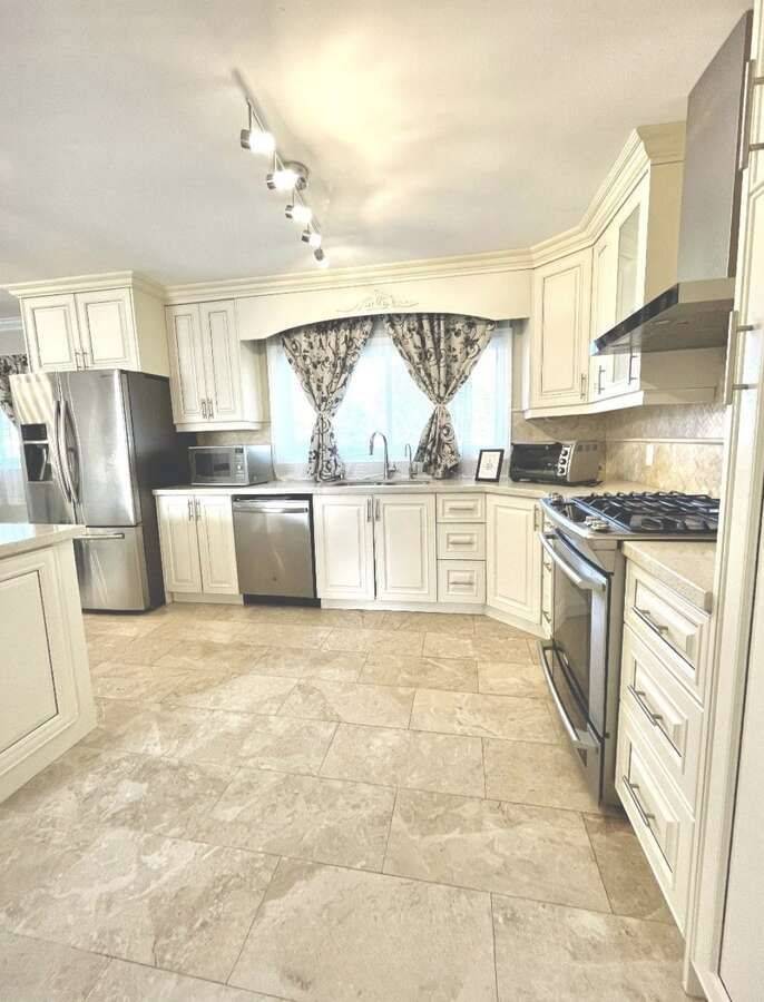 Bradford West Gwillimbury, ON L3Z 2L3,2878 10th Side Road