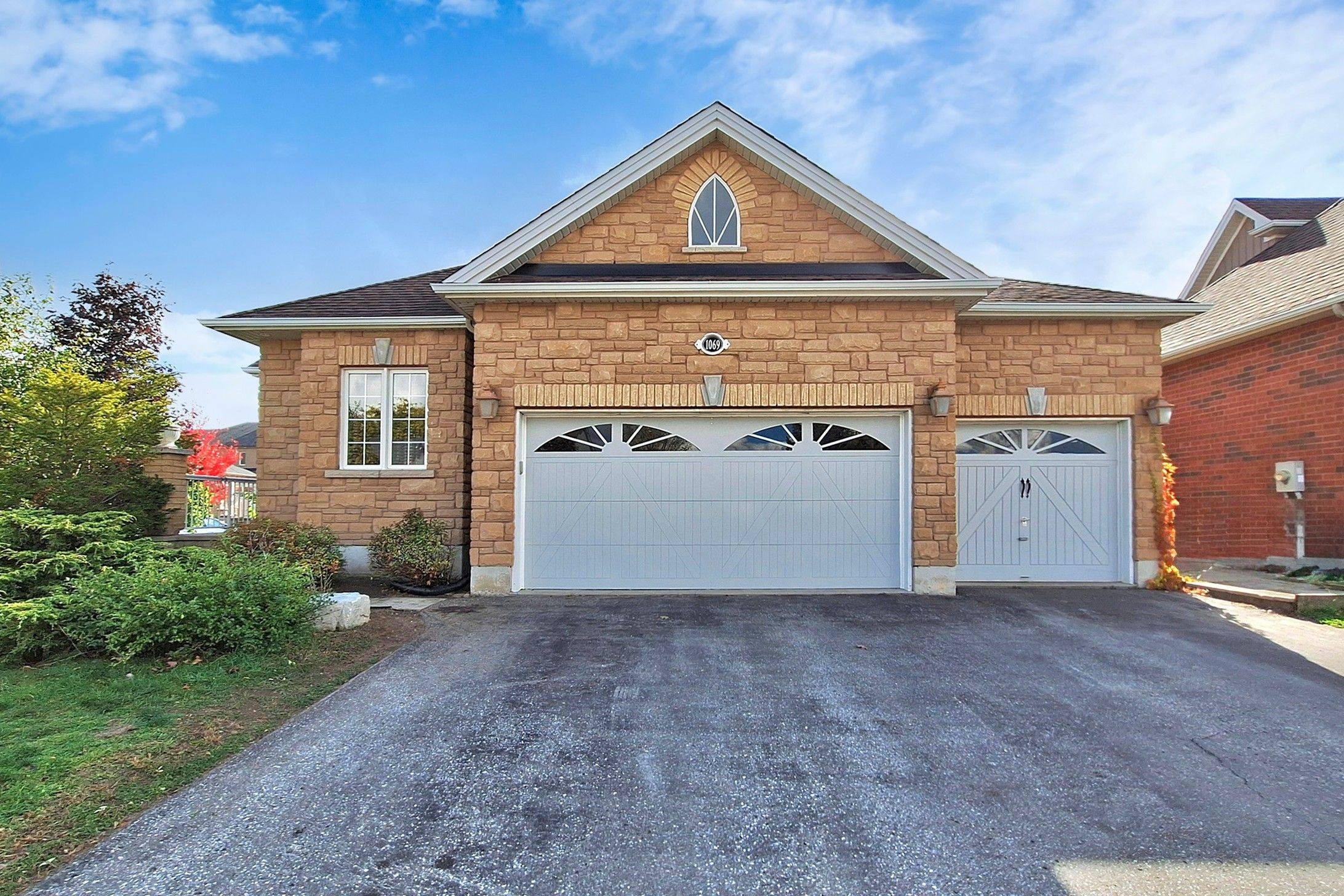 Innisfil, ON L9S 4X2,1069 Booth AVE