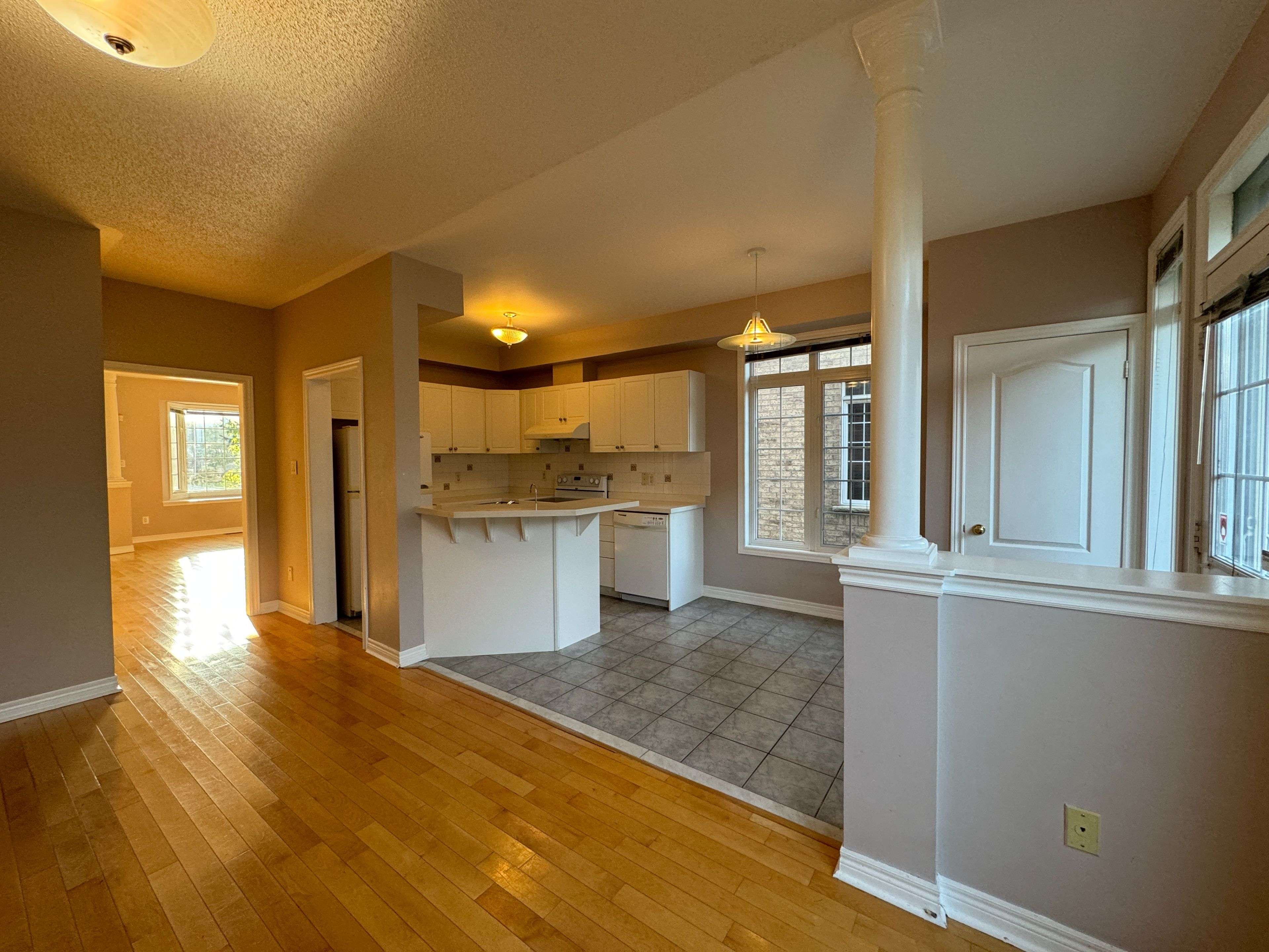 Richmond Hill, ON L4C 0M8,10561 Bayview AVE