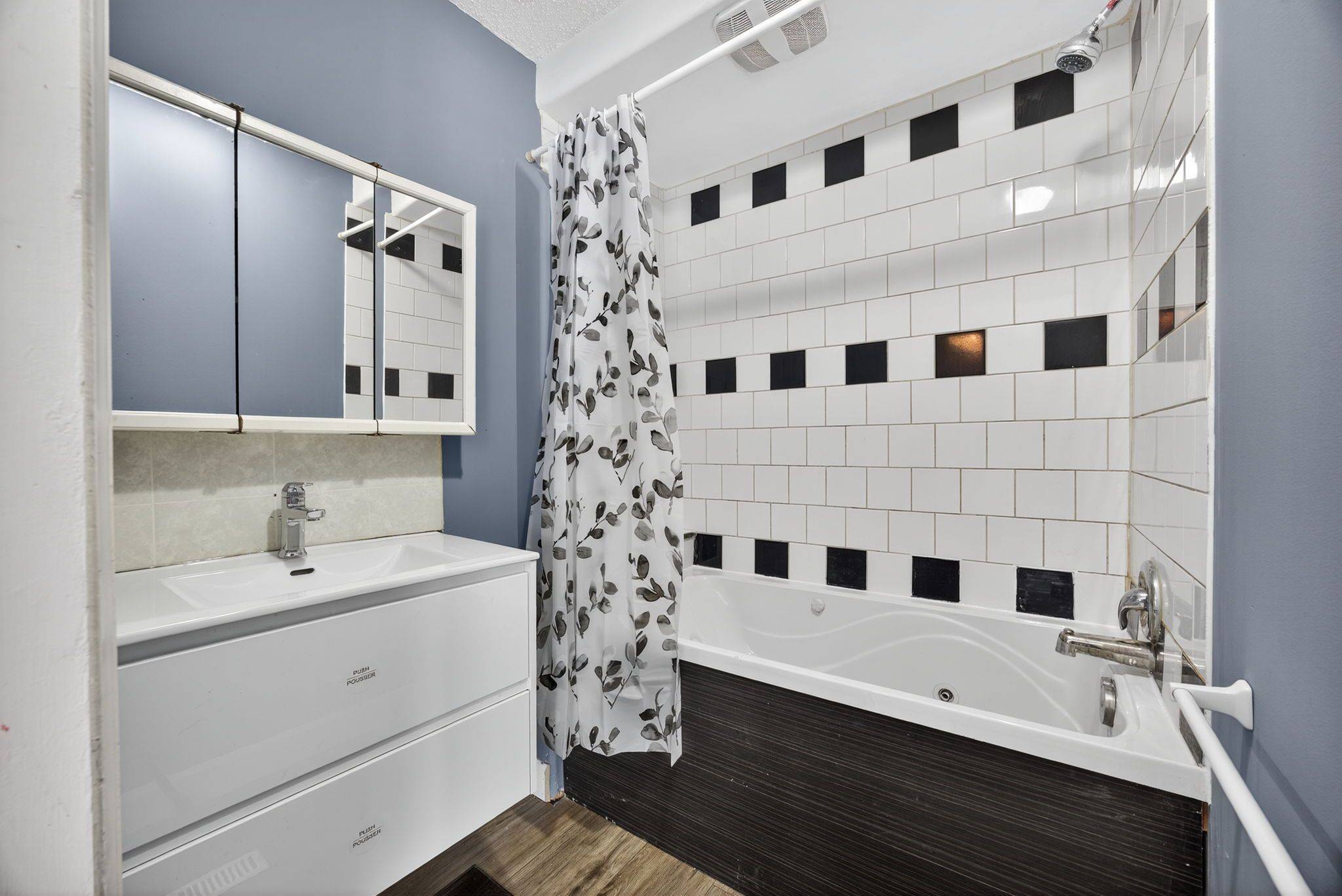 Barrie, ON L4N 2R8,114 Burton AVE