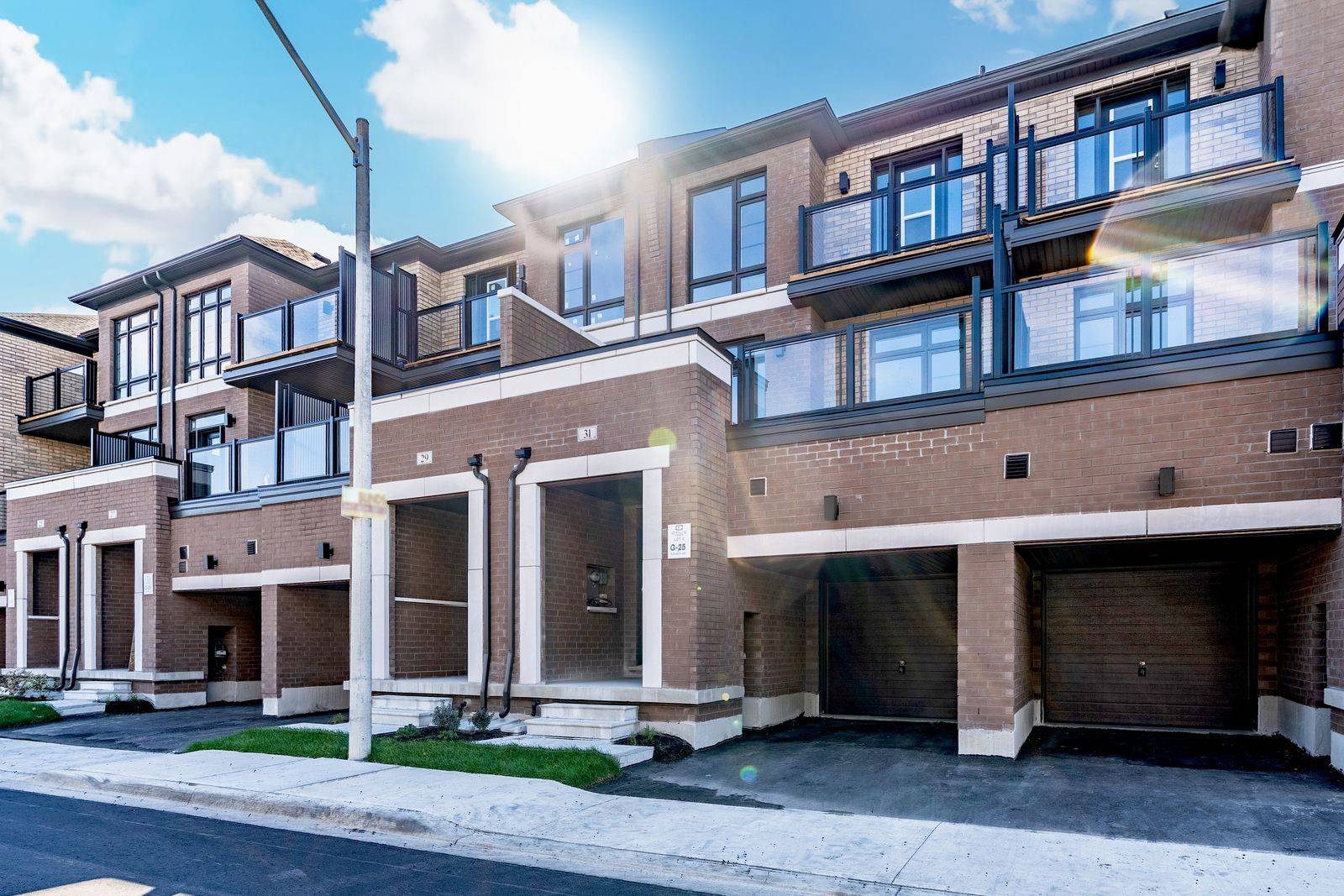 Barrie, ON L4N 6A3,31 Bluebird LN