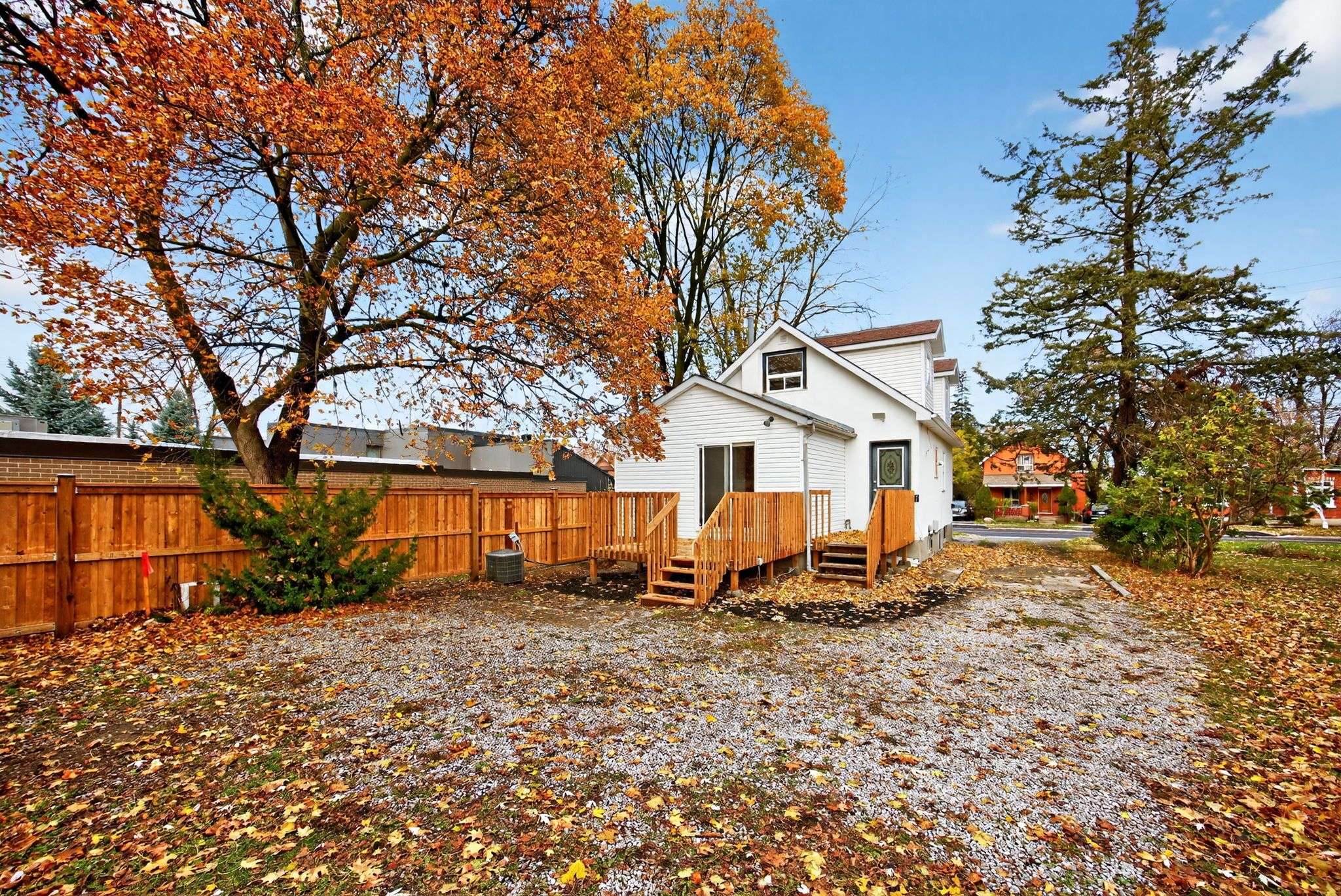 Barrie, ON L4N 2R8,114 Burton AVE