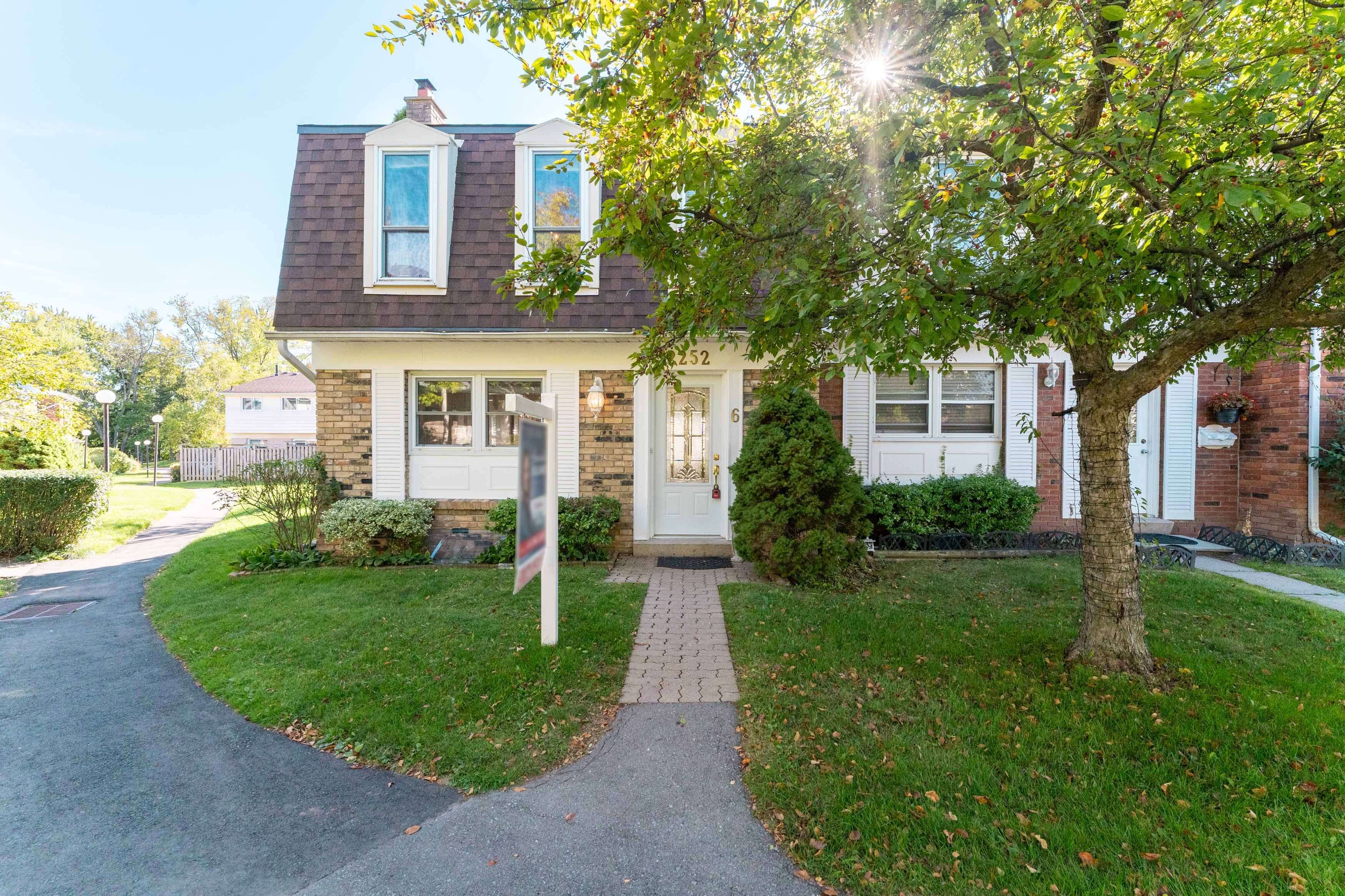 Burlington, ON L7P 2Z9,2252 Upper Middle RD #6