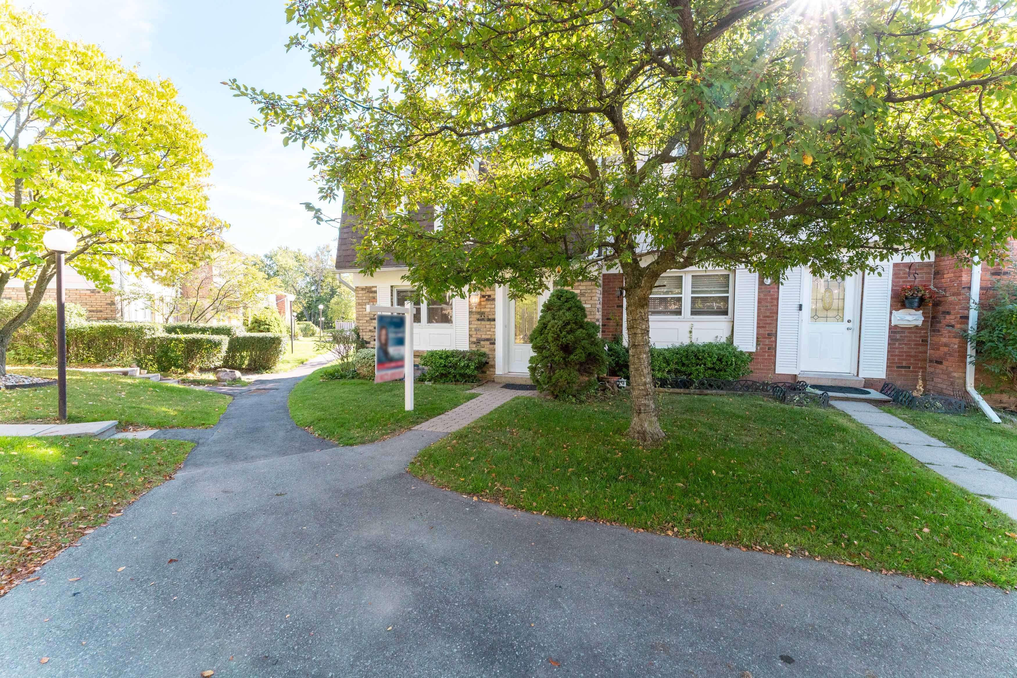 Burlington, ON L7P 2Z9,2252 Upper Middle RD #6