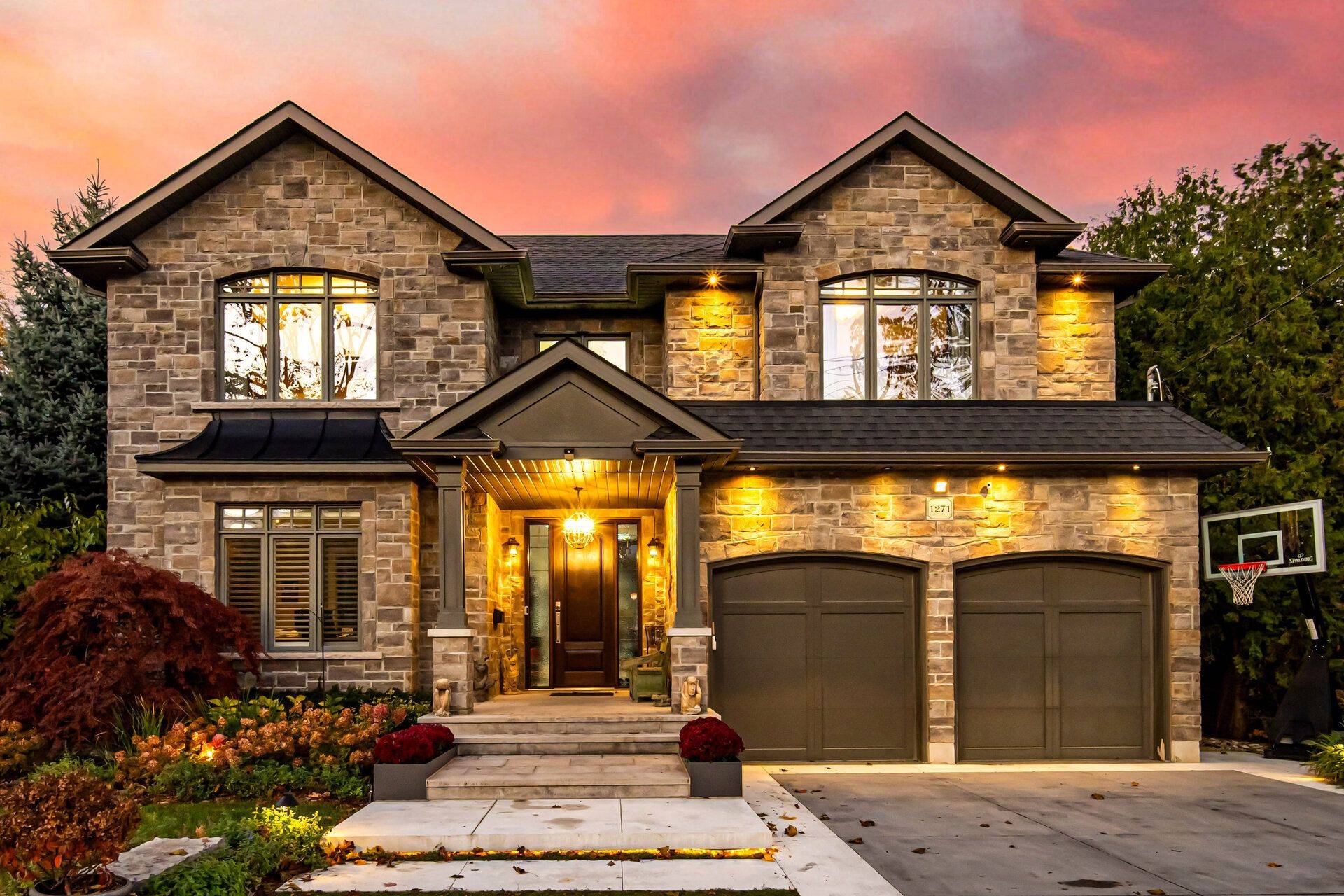 Mississauga, ON L5G 3Y5,1271 Mineola GDNS