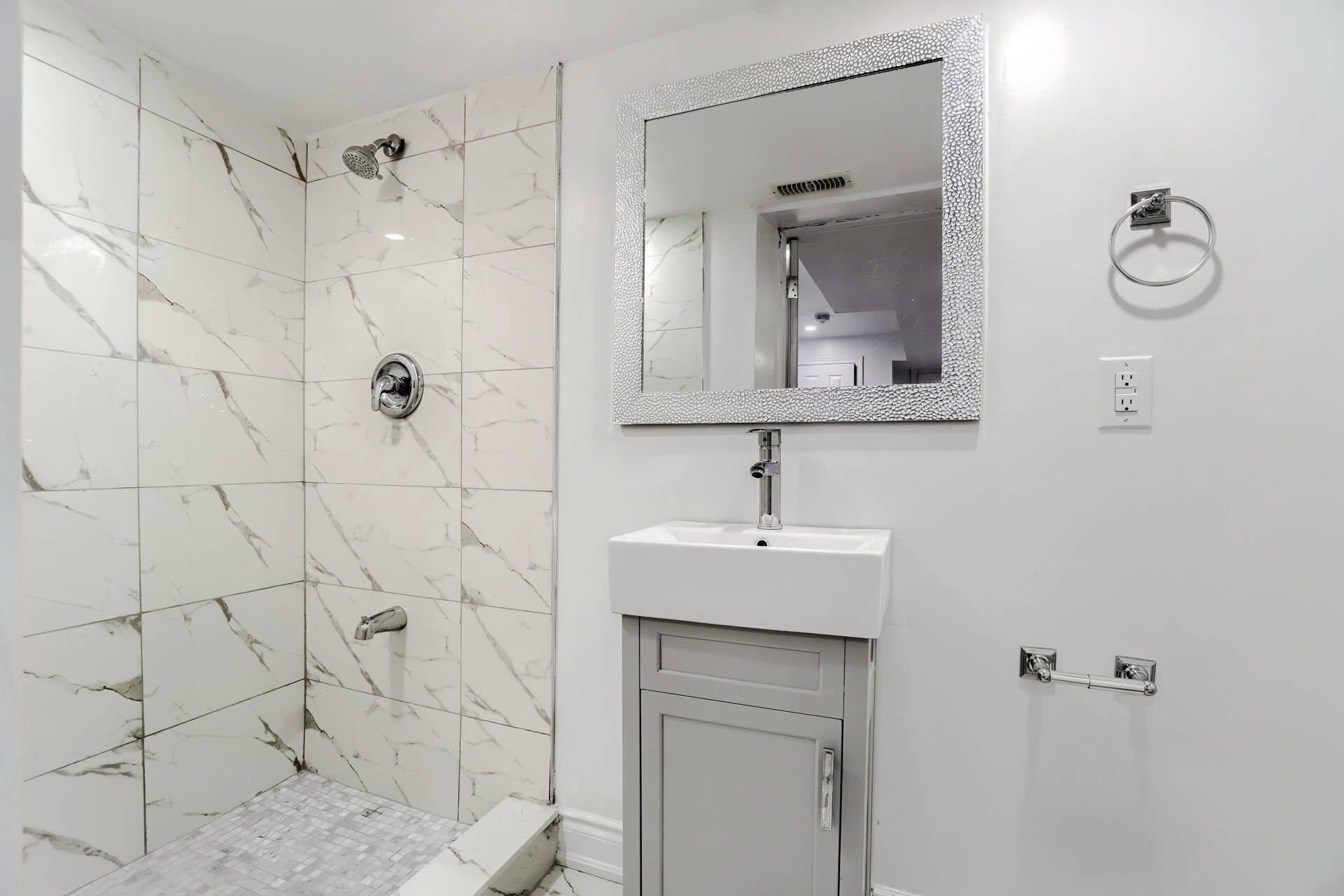 Brampton, ON L7A 4Z3,48 Fresnel RD