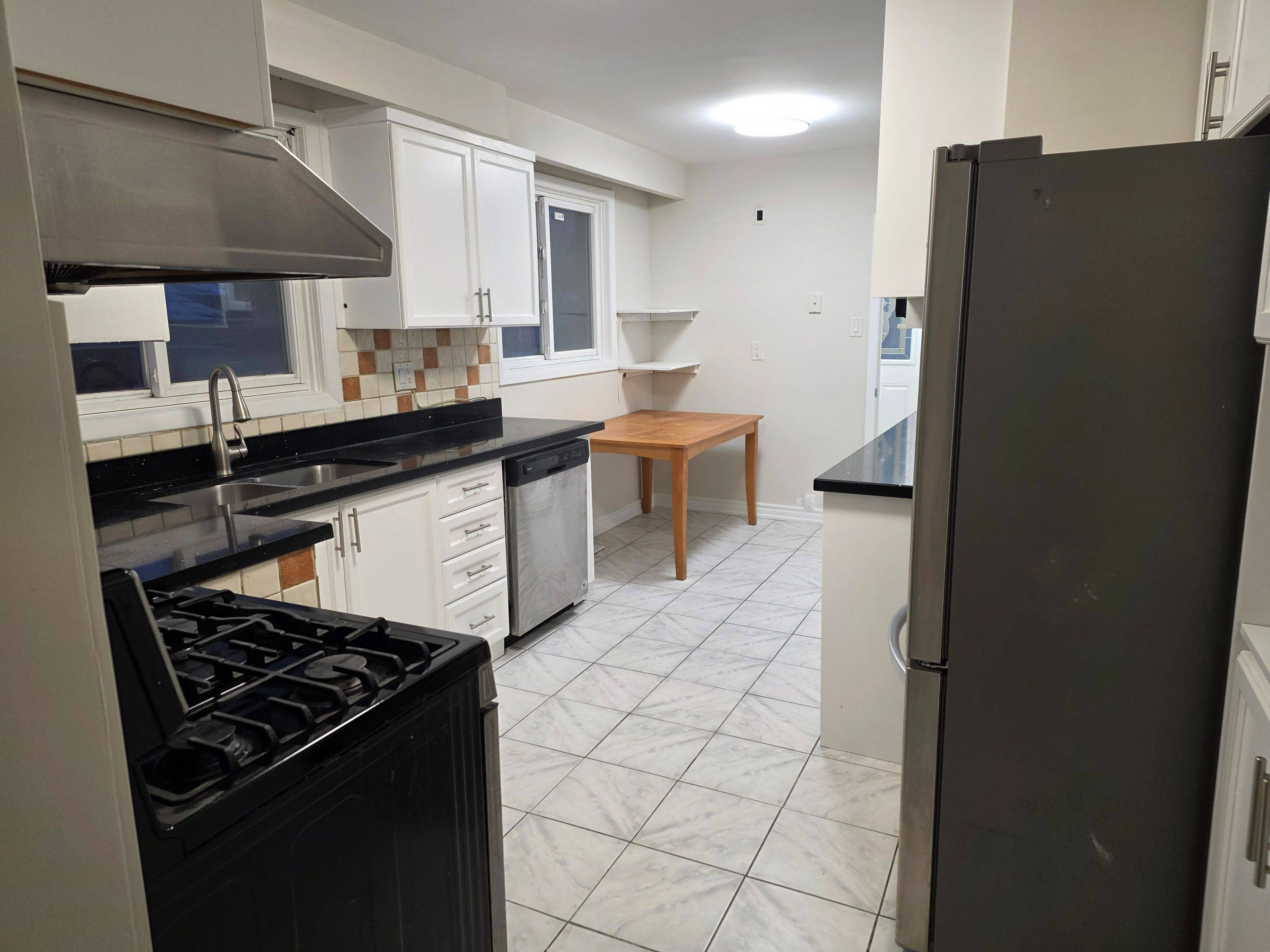 Toronto W10, ON M9V 2B8,49 Elmvale CRES