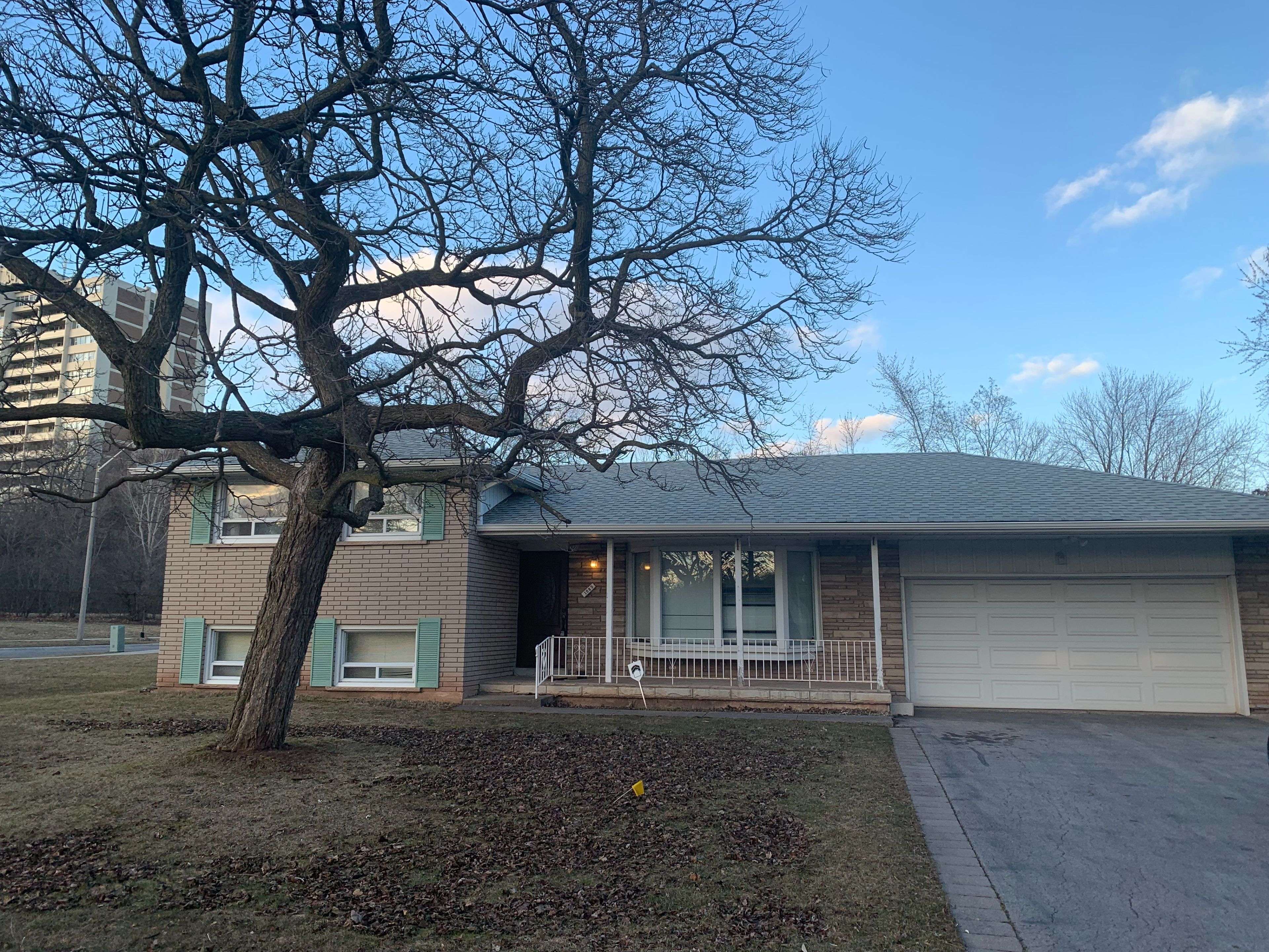 Oakville, ON L6H 2A9,1089 Pearson DR