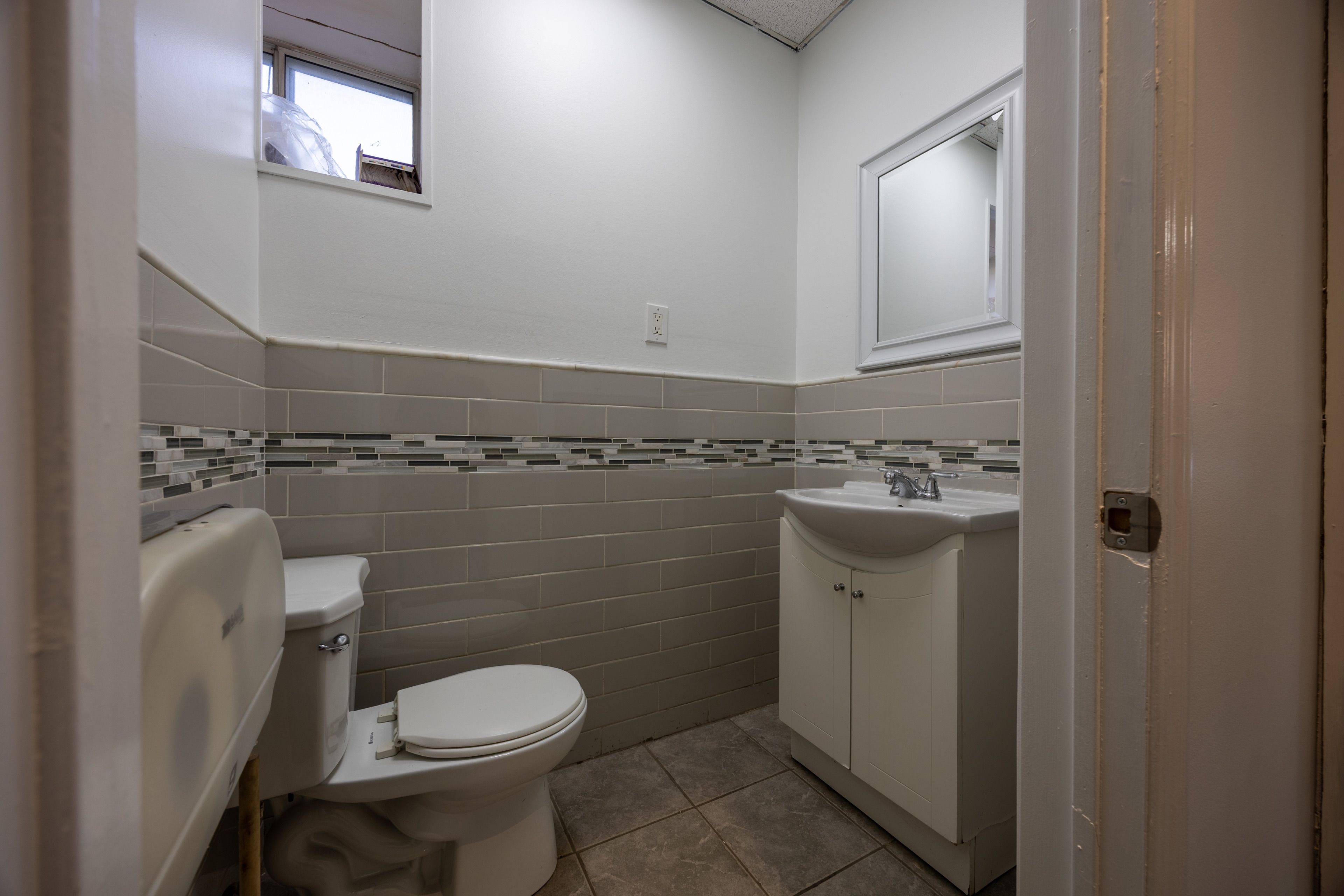 Toronto W02, ON M6H 1R4,20 Jenet AVE