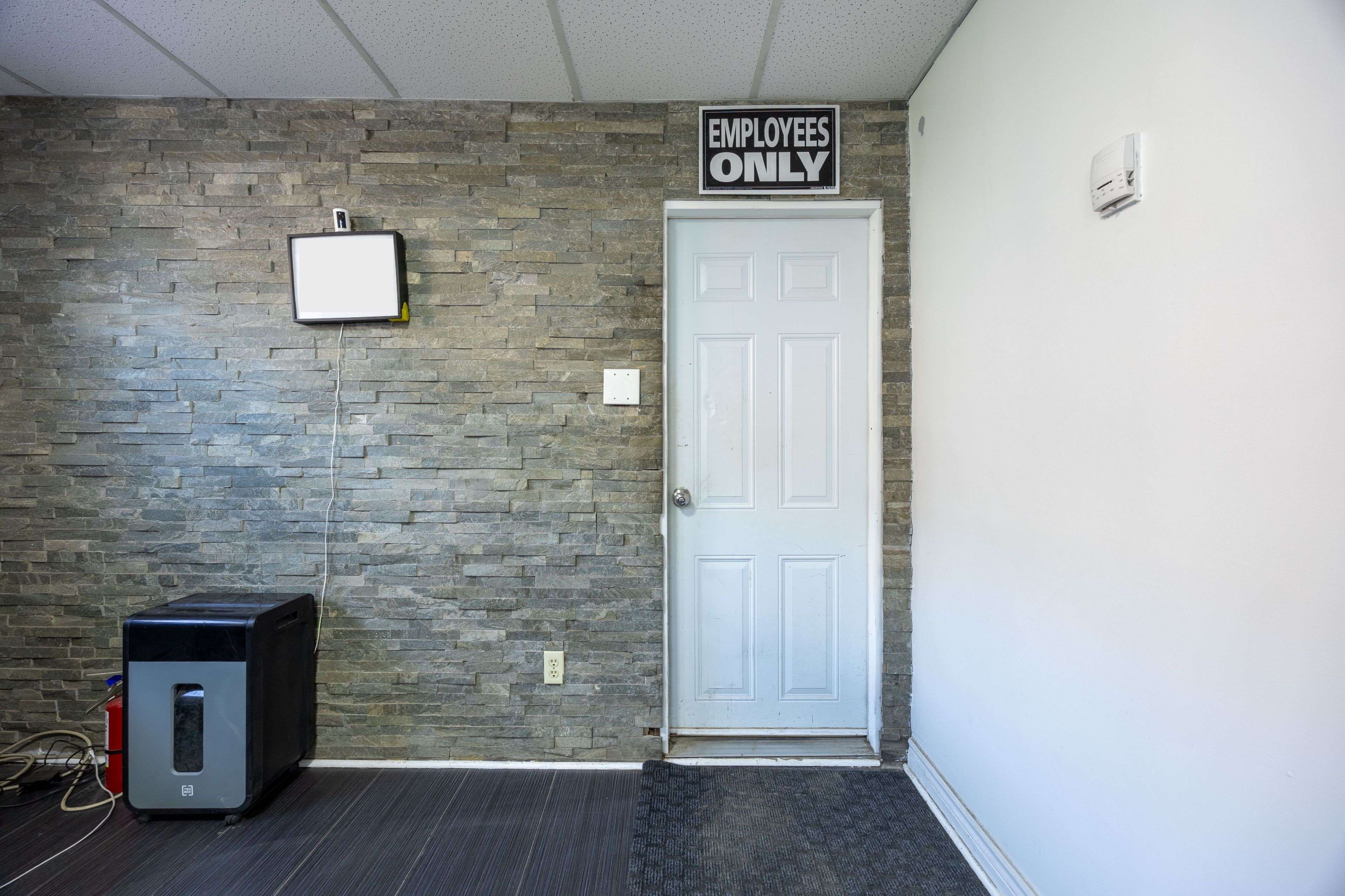 Toronto W02, ON M6H 1R4,20 Jenet AVE