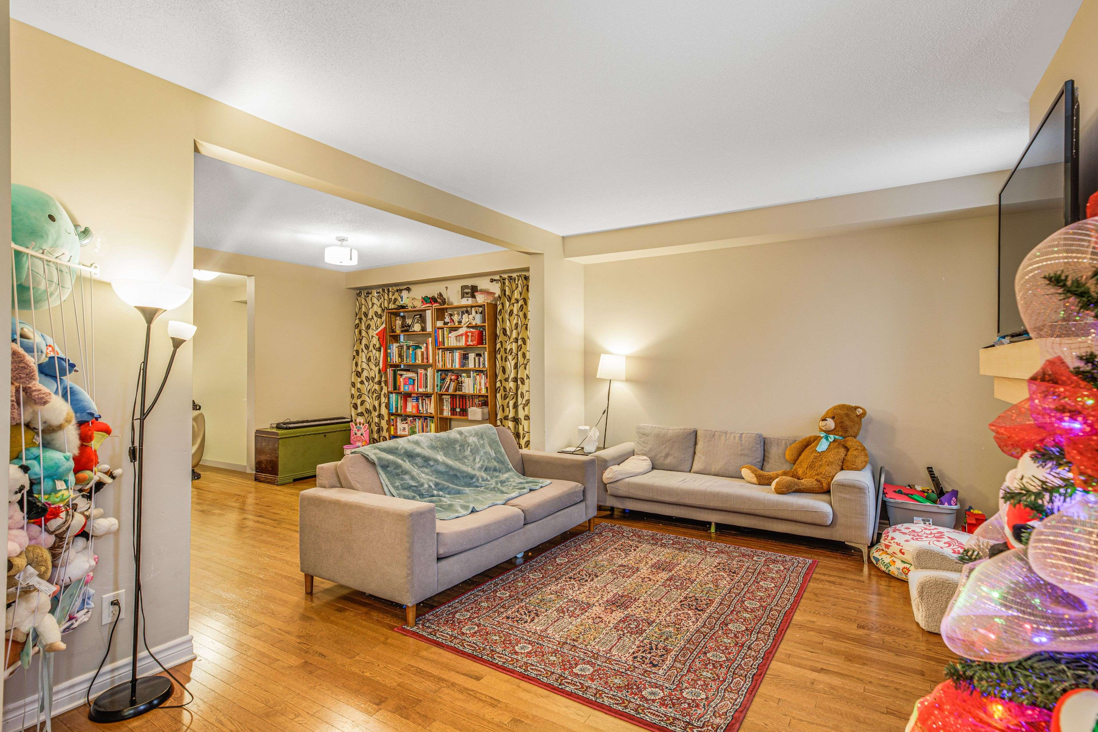 Barrhaven, ON K2J 6E8,84 Russet TER