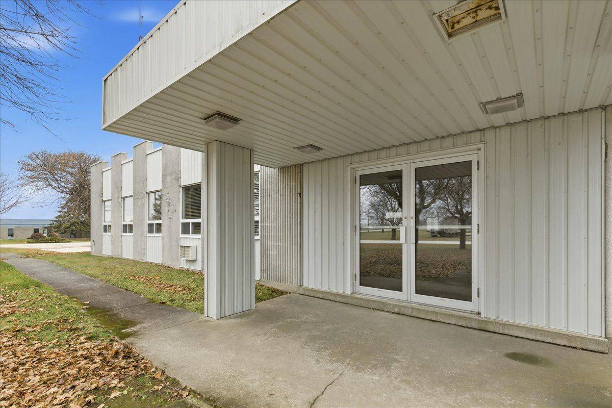 Wellington North, ON N0G 2L1,360 Perth ST