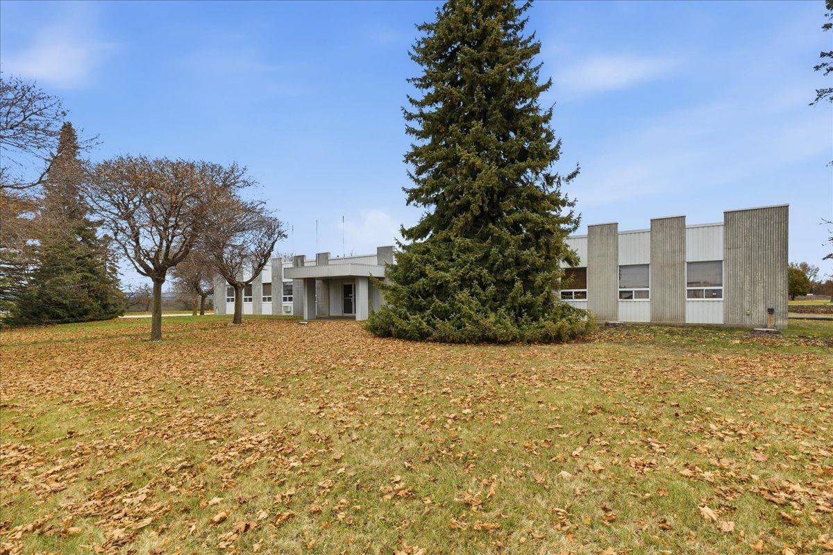 Wellington North, ON N0G 2L1,360 Perth ST